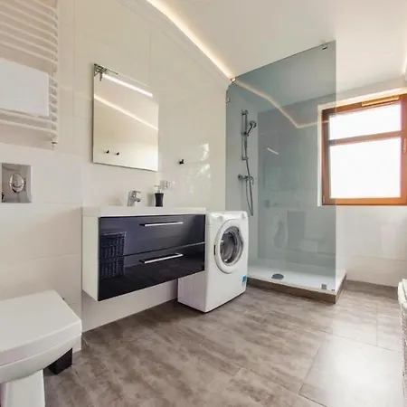 Nowoczesny, Wygodny, Blisko Plazy, Cisza Апартаменти